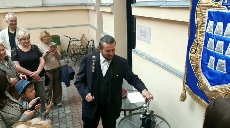 Екскурсія від мера: у Дрогобичі зібрали 5 тисяч гривень на відновлення музею Сковороди на Харківщині