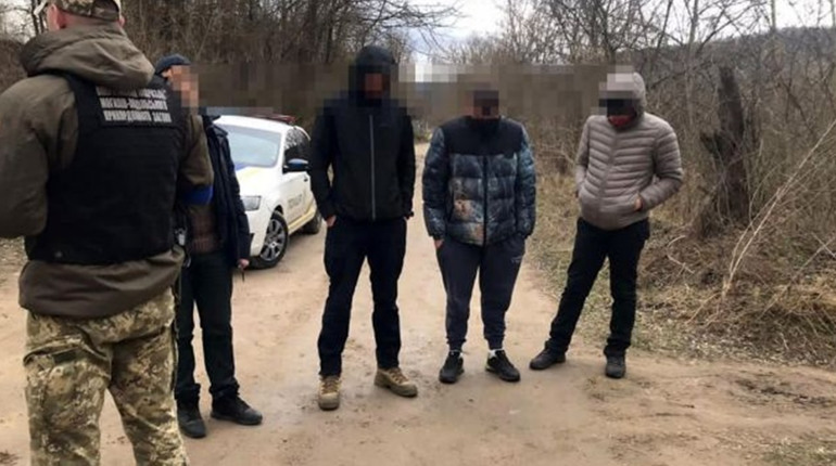 В громаді на Одещині військовозобов’язаним чоловікам організовували втечі за кордон