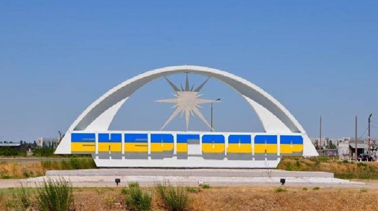 Мріють змінити триколірну ганчірку на український прапор: про життя в окупованому Енергодарі