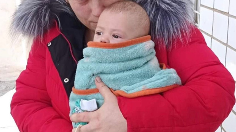 Тримісячне немовля і набита машина. 52 людини вивезли з Новомихайлівки та Костянтинівки