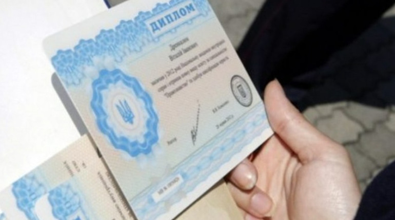Співробітники мелітопольских університетів незабаром отримають зарплати, а випускники – дипломи