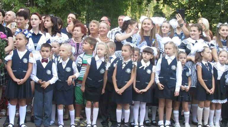 Школи Мелітополя почали реєструвати першачків на наступний навчальний рік