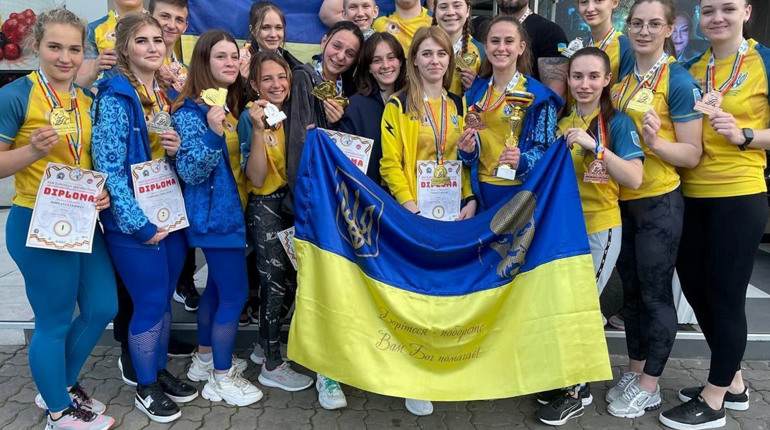 Привезли 5 медалей: результати новоградський рукоборців