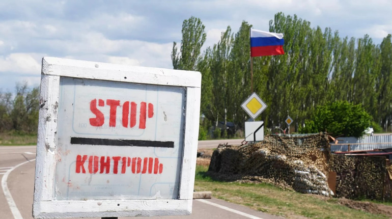 Тільки в Крим: окупанти заблокували всі шляхи на підконтрольні Україні території
