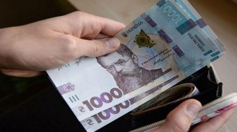 Уряд розширив програму виплат для евакуйованих українців