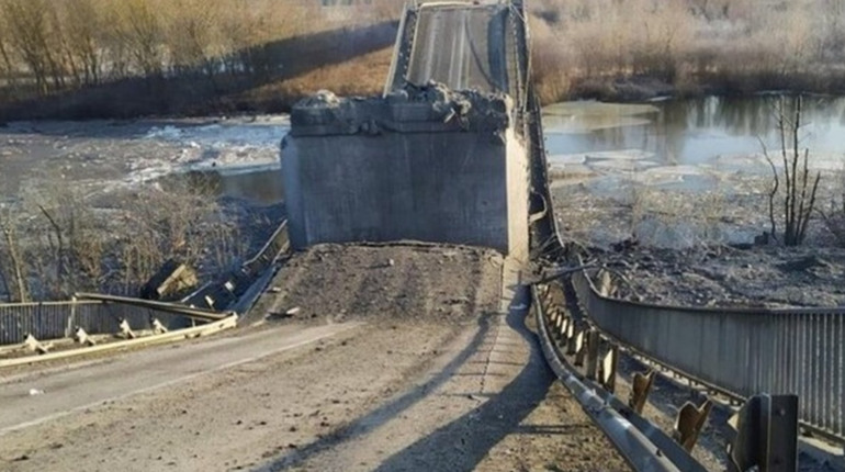 Через війну на Харківщині зруйновано майже половину доріг