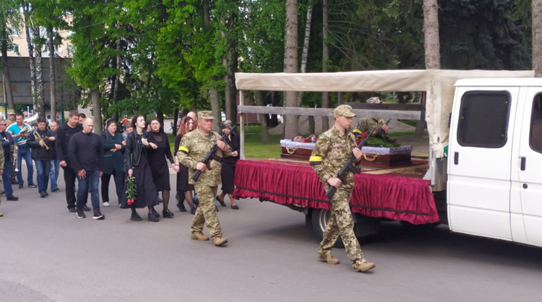Загинув від ракетного удару по Десні. У Мені поховали захисника України