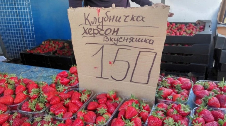 У Криму на ринках торгують херсонськими овочами та фруктами