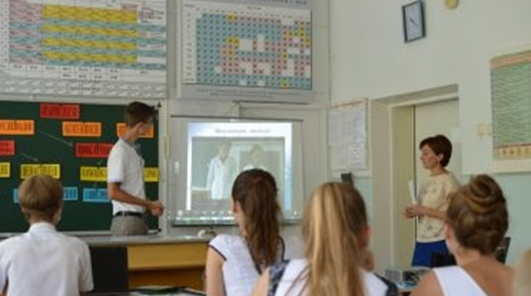Колаборанти готуються закрити деякі школи та завезти російськи підручники