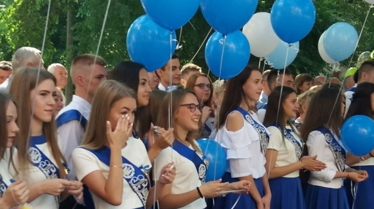 Завершення навчального року в Мелітополі: атестати замовлені, абітурієнти готуються до тестів
