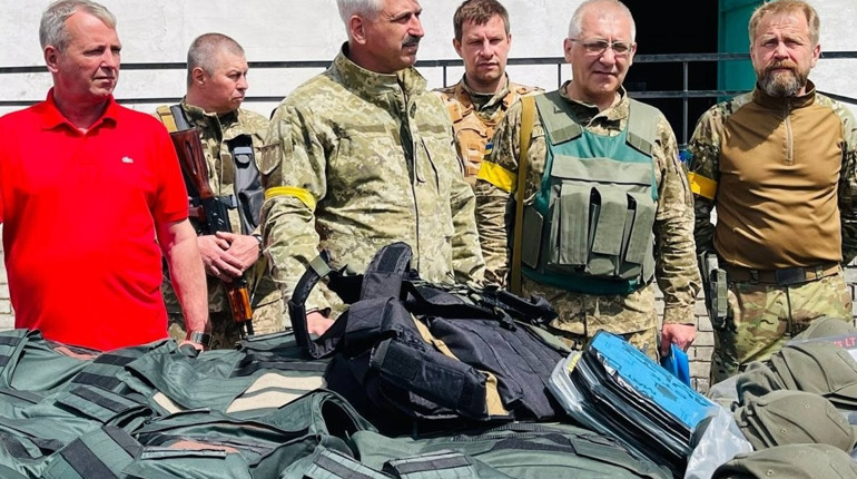 ВІДЕО. Військову амуніцію отримали комунальники, представники тероборони та ЗМІ