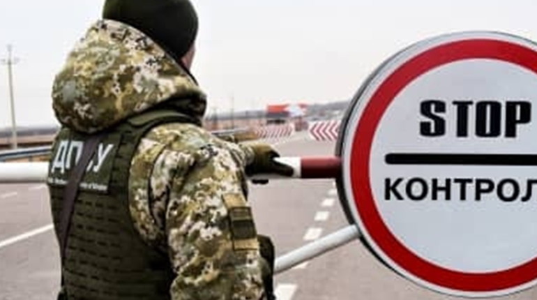 Кабмін дозволив деяким категоріям військовозобов'язаних чоловіків виїжджати за кордон