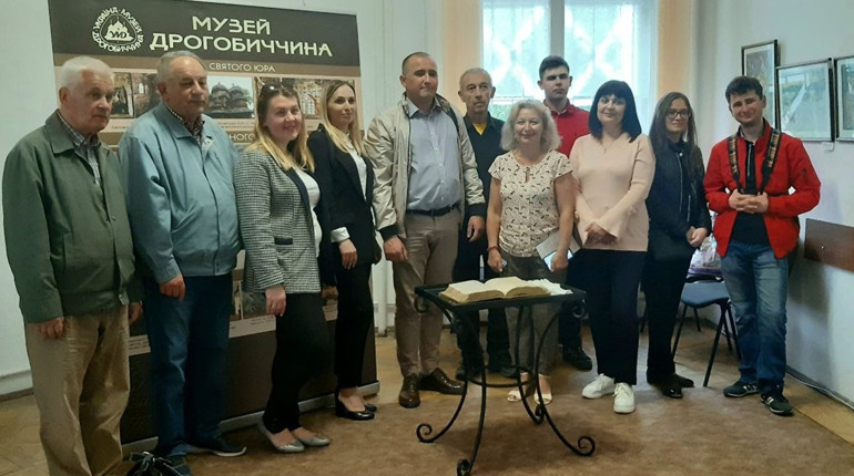 У Дрогобичі представили Золоту книгу номінальної школи, якій понад 190 років
