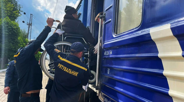 Укрзалізниця продовжує свою гуманітарну місію з евакуації