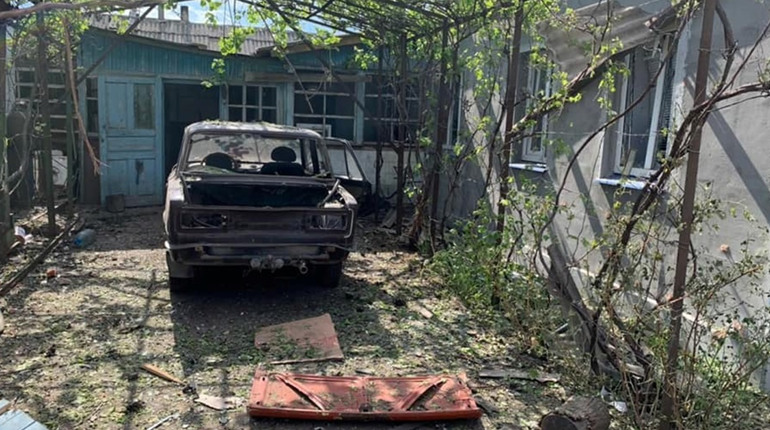 Гуляйполе після чергового обстрілу росіян: потрощені будинки та автівки (фото)