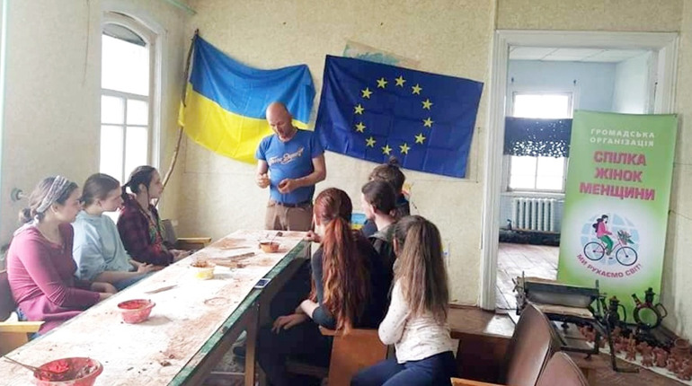 Арт-терапія по-менськи. Як допомагає глина