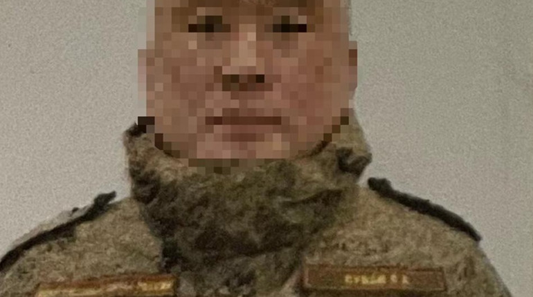 Рашисту-військовому повідомили про підозру в утриманні цивільних у підвалі школи в Ягідному