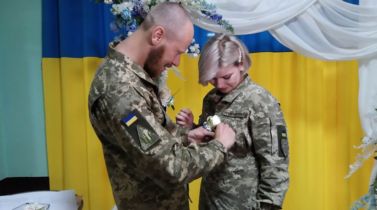 На Первомайщині одружилася пара військовослужбовців: спеціальний репортаж