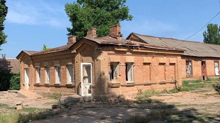 В Пологах ворог викрав людей та авто, в Комишувасі — зруйнували школу