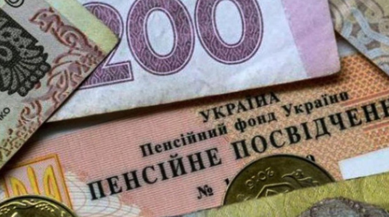 Пенсії під час війни: як виплачують та чого очікувати далі