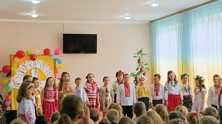 Школярі на Менщині завершили навчальний рік патріотично і по-спортивному