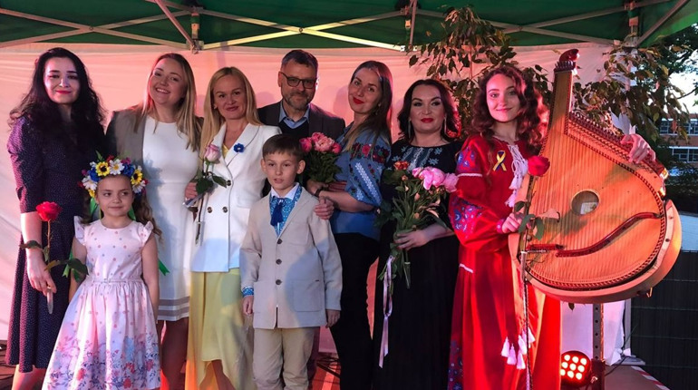 У бомбосховище чи за кордон - без своєї бандури нікуди. Досвід міграції до Німеччини Наїни Дорошенко
