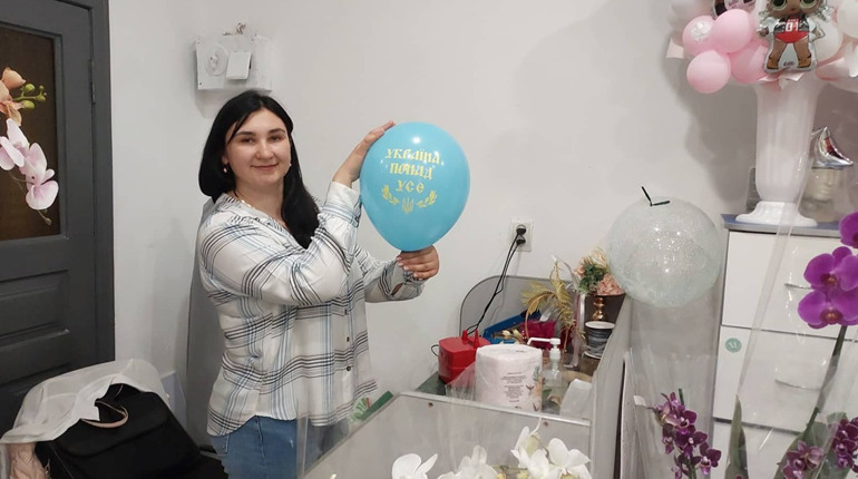 Квіткарня «ЮліАнна» відзначила народження: частина коштів пішли на потреби переселенцям
