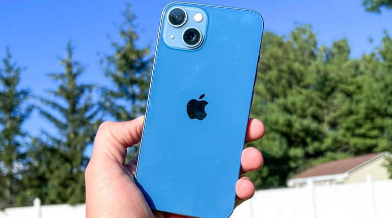 Чи варто купувати iPhone 13?