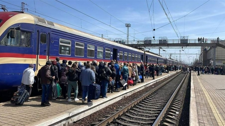 Потяг життя. Як працює єдина залізнична станція на Донеччині у Покровську?