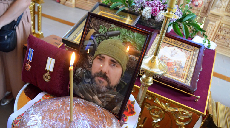 У Нікополі простилися із захисником України, молодшим сержантом Андрієм Яковенком