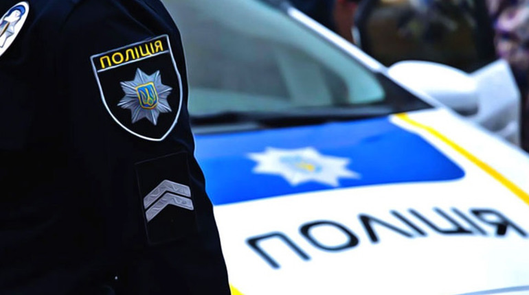 На Донеччині пенсії в районах бойових дій доставляють поліцейські