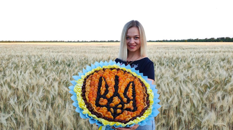 Букет для перемоги. Фуд-флористка Лілія Атаманюк робить смачні композиції, щоб підтримати армію