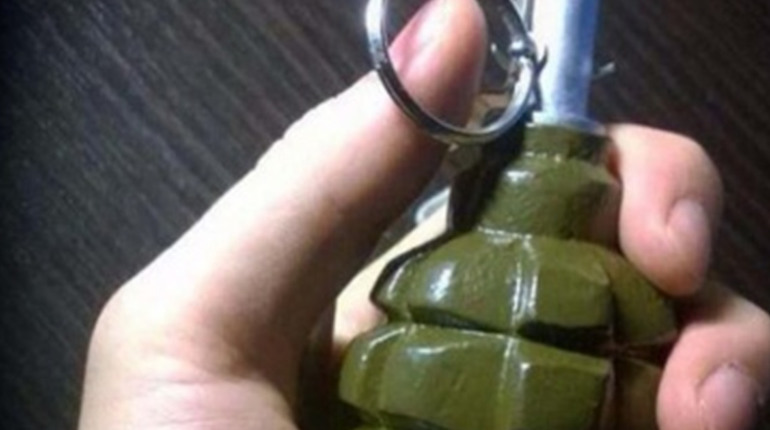 У Шостці поліцейські вилучили у чоловіка гранату та набої