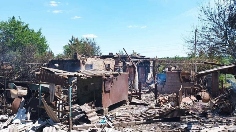 Пологівський район після ворожих обстрілів: зруйновані будинки, лікарні, авто