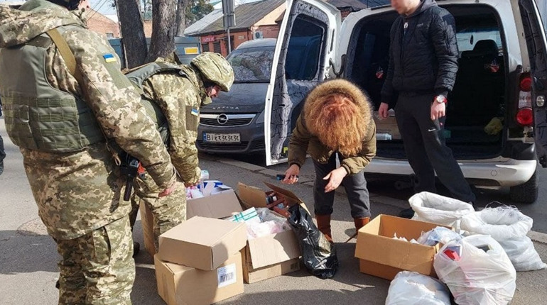 Що брати з собою на фронт волонтерам. Радить журналіст та волонтер Тім Златкін