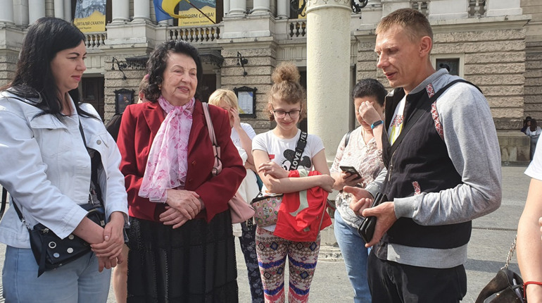 Переселенці безкоштовно відвідують вистави у театрах Львову: чому це важливо