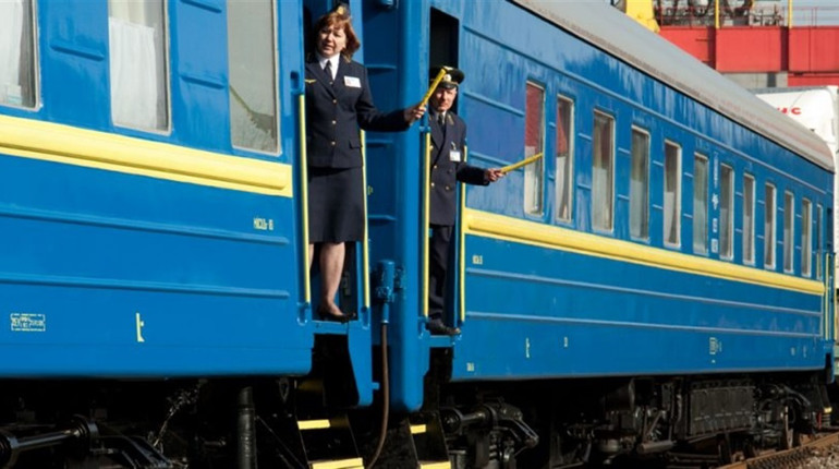 Розклад руху пасажирських поїздів по станції Кривин та автобуса до Кривина (оновлено)