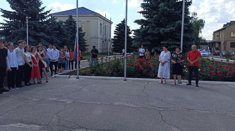 У Сватовому завдяки дітям, вирішили зробити картинку на святкування дня росії