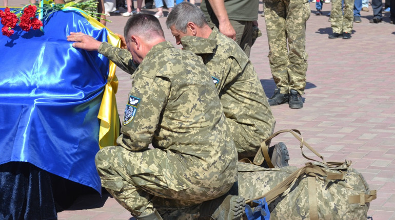 В Южноукраїнську попрощалися з загиблим воїном - танкістом Віталієм Крючковим. ФОТО