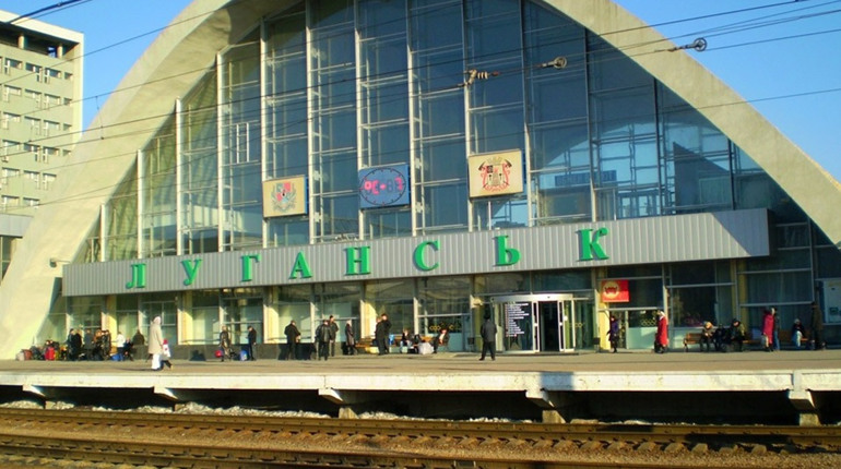Окупанти запустили автобусне та залізничне сполучення між Троїцьким та Луганськом: розклад