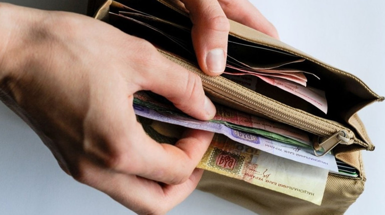 У Каховці розблокували нарахування зарплат, в Генічеську бюджетники досі без грошей