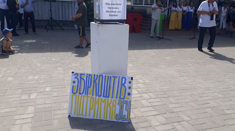 У Шостці влаштували патріотичний захід-концерт, під час якого збирали кошти на потреби ЗСУ