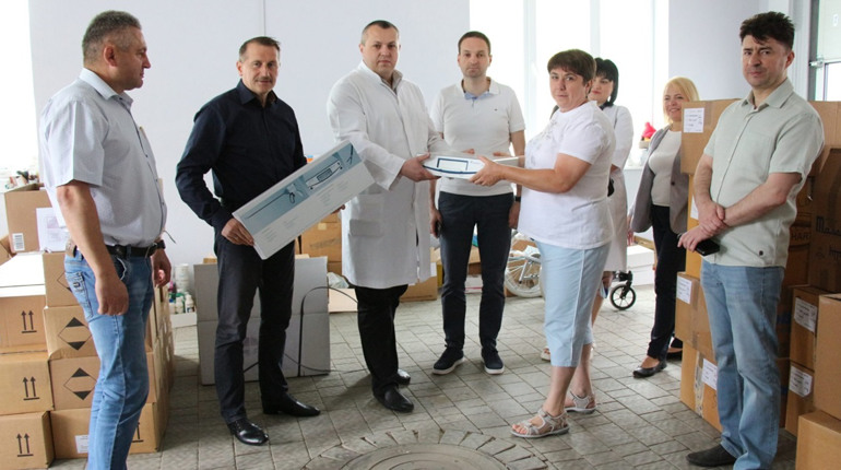 Хорватське місто Ліпік передало Дрогобичу апарат для лікування судин, а в подарунок отримало лавку