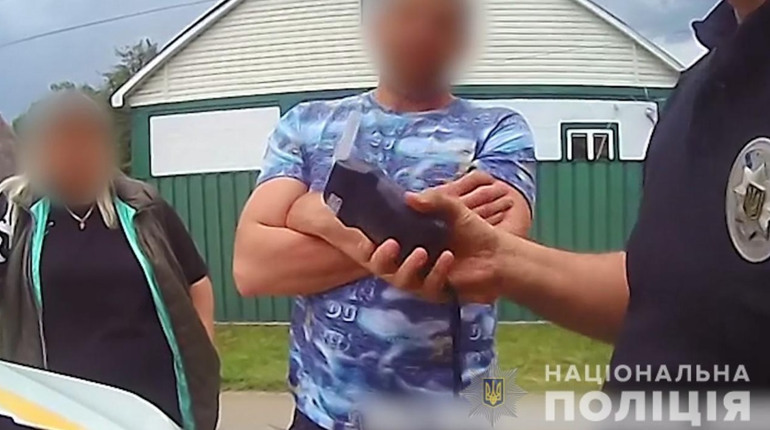 У Гадячі місцевий мешканець намагався підкупити патрульних поліцейських