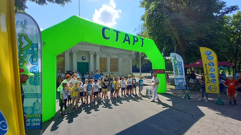 У Жовтих Водах відбувся забіг на підтримку ЗСУ. Відомі імена переможців: фото, відео