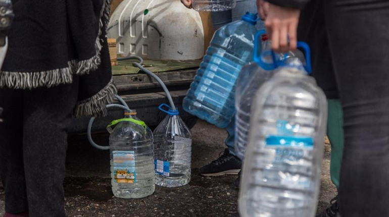Стояли в черзі за водою: окупанти обстріляли цивільних в Залізному. Серед поранених дитина