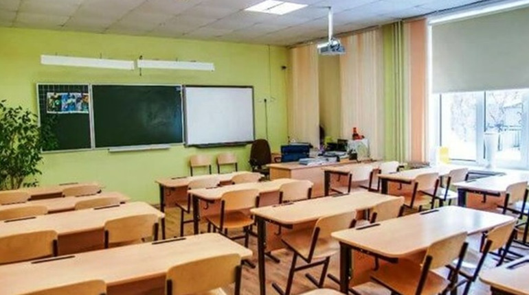 Українських освітян виганяють з Мелітополя, а заміну шукають у Новосибірську
