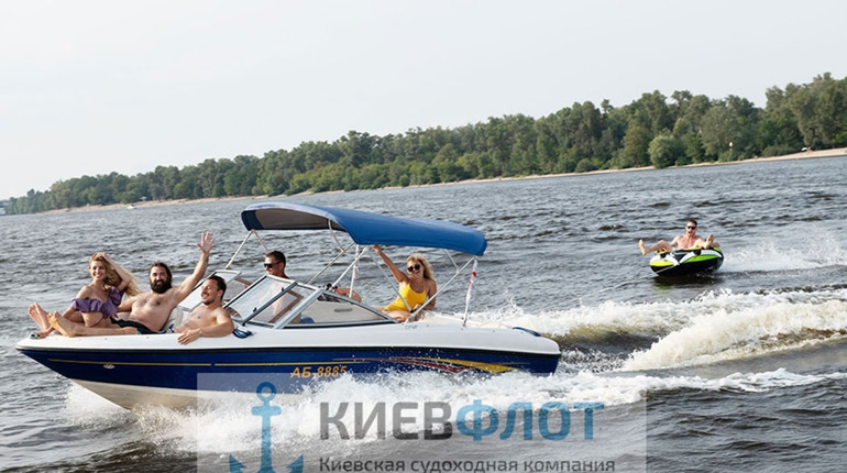 Чому популярна оренда катерів у Києві: специфіка й переваги послуги?