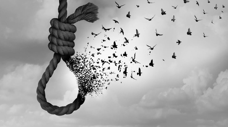 Знайшли повішеною: на Одещині виявили тіло дівчини у зашморгу