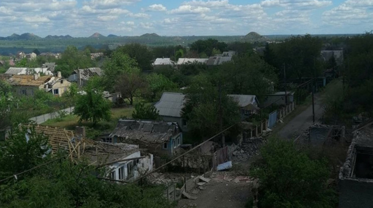 Неспокійна ніч: 19 будинків окупанки пошкодили у Максимільянівці і стріляли по Курахівській ТЕС